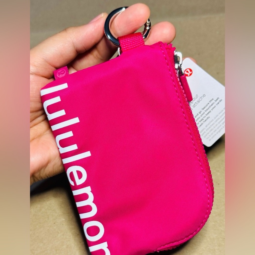 Lululemon Clippable Card Pouch - Lipgloss